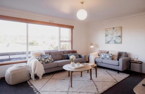 Blackmans Bay House | Classic Beauty by The Bay - family firepit retreat
