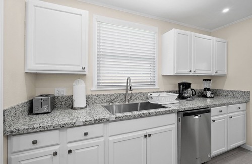 Tower District House | Clean 3B/1Bth EasyA to US99 + CA41 & to Nat'l Parks