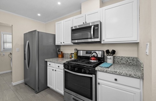 Tower District House | Clean 3B/1Bth EasyA to US99 + CA41 & to Nat'l Parks