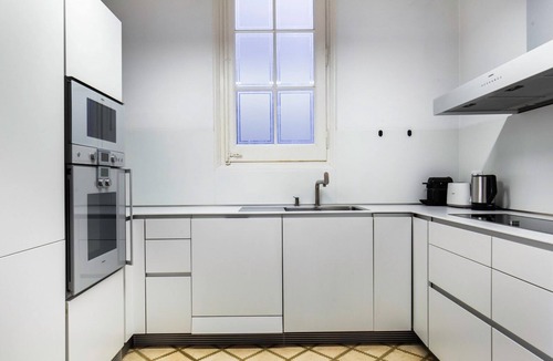 Eixample Apartment | Clean La Dreta de l'Eixample 3BR w/Doorman & W/D, by Blueground