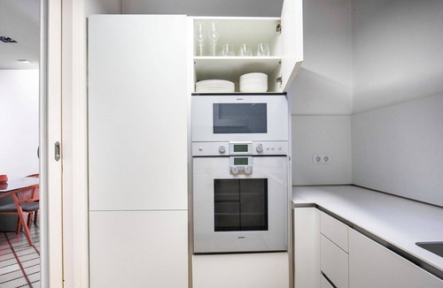 Eixample Apartment | Clean La Dreta de l'Eixample 3BR w/Doorman & W/D, by Blueground