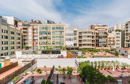 Eixample Apartment | Clean La Dreta de l'Eixample 3BR w/Doorman & W/D, by Blueground