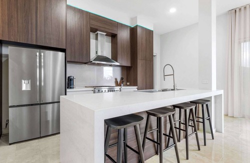 Mount Martha House | Cliffside Castle | Bay And City Views