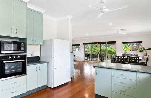 Traviston House | Coastal Bliss 6 Bedroom - CoastHM