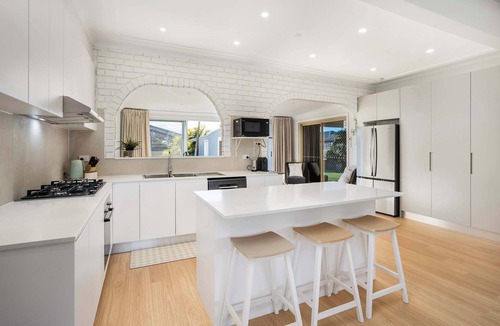 Warilla House | Coastal Palms - Recently Renovated Beachside Haven