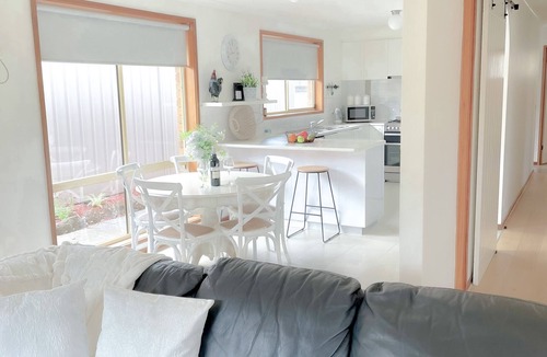Clifton Springs House | Coastal Springs Retreat—PET FRIENDLY, 200m to Beach, Long Driveway, Pool + WIFI!