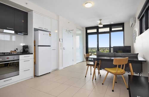 Coburg Apartment | Coburg Loft 270 Views Top Floor Retreat
