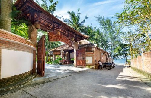 Ong Lang Resort | Coco Palm Beach Resort