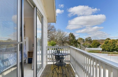 Calare House | Collwood Cottage. Four Beds + Fireplace. Orange.