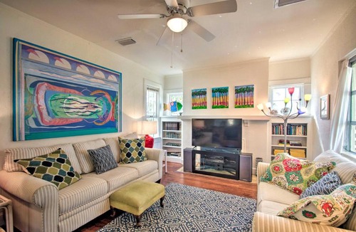 East Hill House | Colorful Pensacola Oasis 1 Block to Bayview Park!