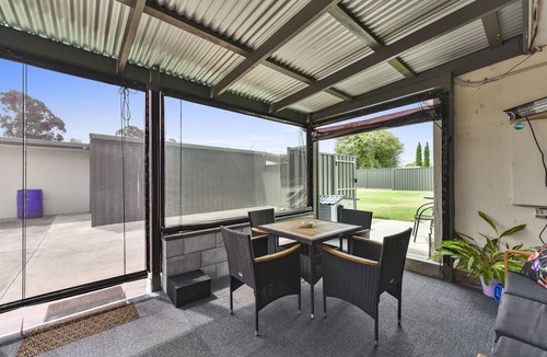 Mount Gambier House | Comfort behind Crouch In CBD, newly renovated, perfect for the family & pets