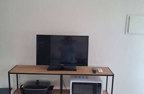 Bomaderry Apartment | Comfortable and conveniently located studio apartment one double bed