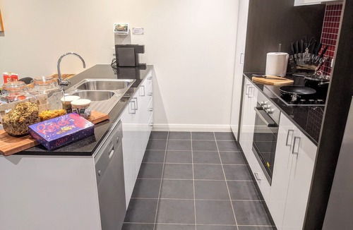 Lyneham Apartment | Comfortable and modern 1bedroom with parking, wifi, close to the city