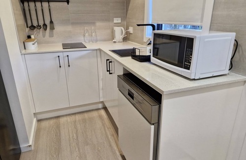 Taylor Apartment | Comfortable Economical and Secure Getaway Apartment w/free parking and wifi