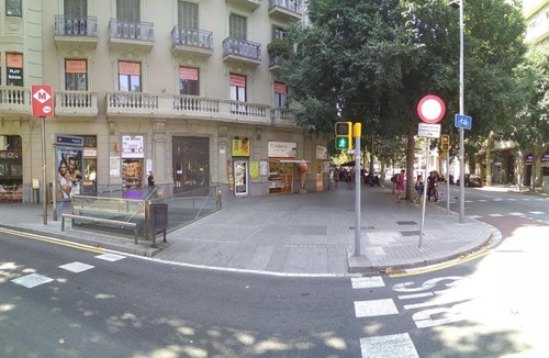 Esquerra de l'Eixample Apartment | Comfortable Room Barcelona Center