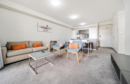 Greenway Apartment | Comfy 2-Bed Near the Lake with Secure Parking