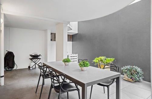 Spring Hill Apartment | Comfy 2-Bed with Pool and Secure Parking