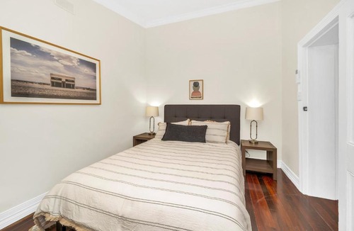 Gawler South House | Comfy Heritage Cottage in Gawler South, spacious with 3 bedrooms and close to city train, shops and dining