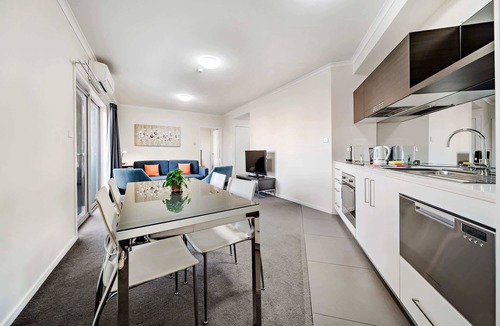 Greenway Apartment | Comfy Lakeside 1-Bed with Secure Parking