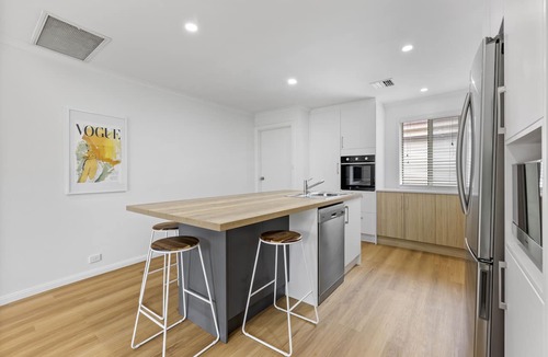 Henley Beach South House | Completely renovated, 900 metres to the beach! 3 Bedrooms, sleeps 5. 2 bathrooms
