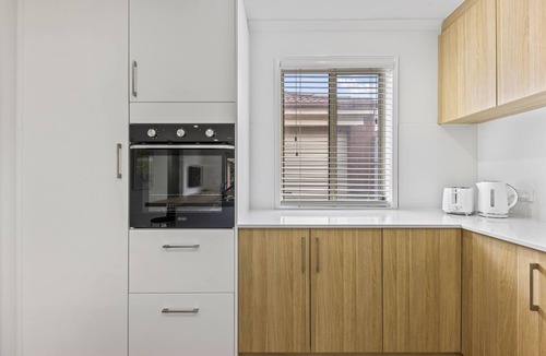 Henley Beach South House | Completely renovated, 900 metres to the beach! 3 Bedrooms, sleeps 5. 2 bathrooms