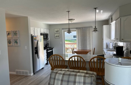 North East House | Completely Remodeled Lake House w 3 bedrooms 2 bath, deck & amazing beach view