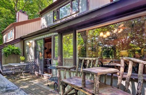 Sugar Mountain Apartment | Condo with Furnished Deck - Walk to Sugar Mountain!