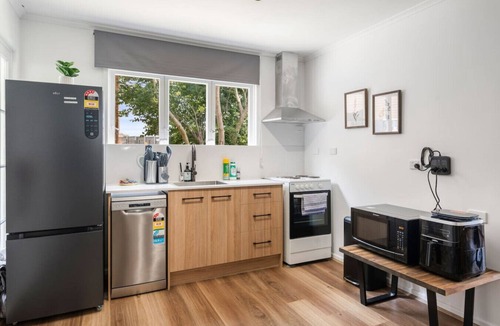 Upper Mount Gravatt House | Contemporary 4BR Home in Prime Upper Mount Gravatt