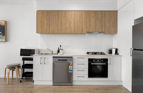 Prospect Apartment | Contemporary 2BR Apartment | Heart of Prospect