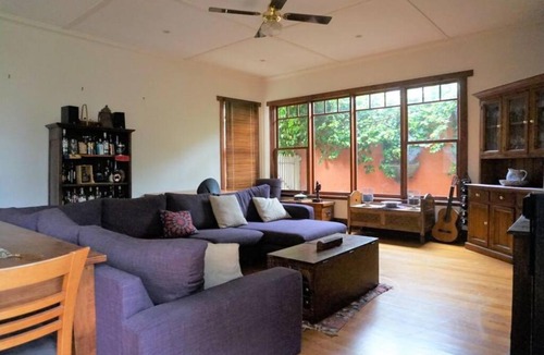 Mentone House | Contemporary & Elegant 1920's Period House by My Lodgingfy International