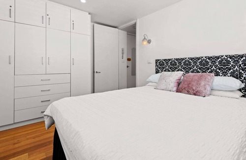 Carlton South Apartment | Convenient Apartment in heart of Carlton