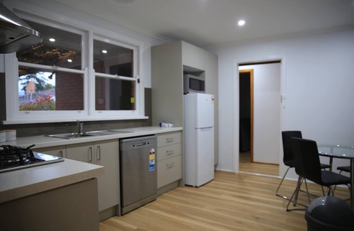 Glenroy House | Convenient Glenroy Accommodation Ideal for Airport Travellers