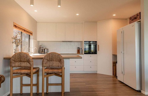 Bicheno House | Cooinda - Absolute Beachfront, Views & Opt Sauna