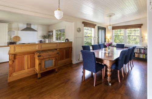 Lauriston Cottage | COOKS HOUSE - 4 BEDROOM WEATHERBOARD IN LAURISTON