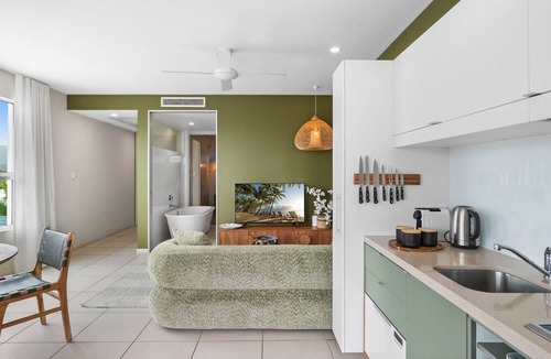 Cairns North Apartment | Coralside One-Bedroom City Getaway
