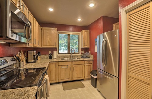 Incline Village Condo | Corner-Unit Condo w/Grill: Walk to Lake Tahoe!