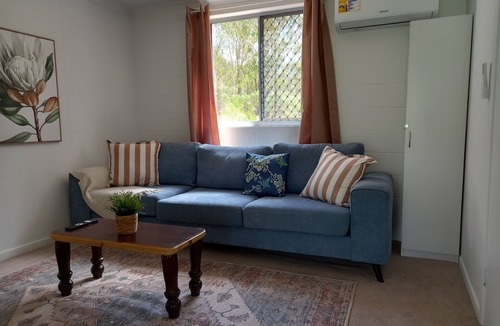Delan Cottage | Cosy Country Cottage in Bungadoo. One-bedroom quiet accommodation.