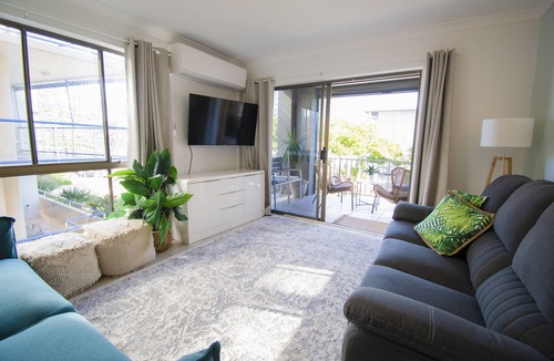 Caloundra Apartment | Cosy Family Friendly, Beachside Unit, Views, Walk Everywhere. Long stays welcome