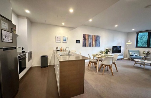 Braddon Apartment | Cosy getaway in the Heart of Braddon