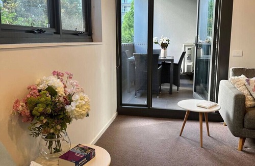 Braddon Apartment | Cosy getaway in the Heart of Braddon
