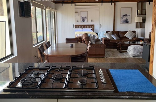 Heathcote House | Cosy house in the heart of Heathcote; walking distance to restaurants and shops