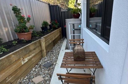 Kambah Apartment | Cosy Kambah 1 Bedroom Near Shops & Parks