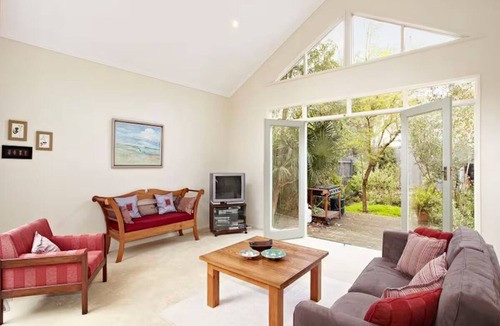 Richmond North House | Cosy quiet haven close to MCG, City, restaurants & public transport 5 mins away.