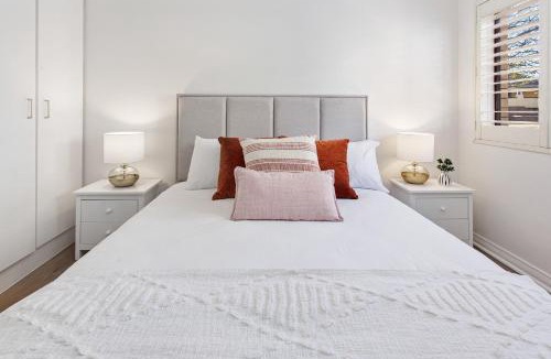 New Farm Apartment | Cosy Unit with Parking near New Farm Park & River