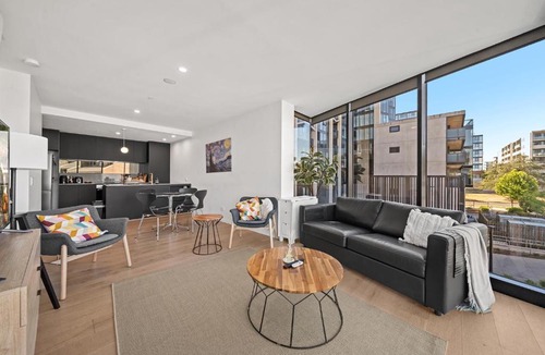 Reid Apartment | Cosy Unit with Secure Parking and Garden Access