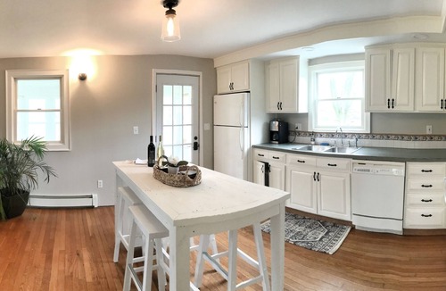 Skaneateles House | Country Home on the village edge with Hot Tub