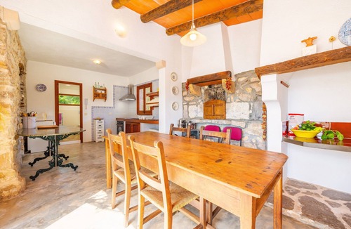 Son Macia Villa | Country House 'Manenta' with Mountain Views, Private Pool and Wi-Fi