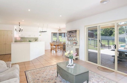 Thornlands House | Country Retreat with Pool, 30 Min to Brisbane & Gold Coast, 6 Min to Siromett!