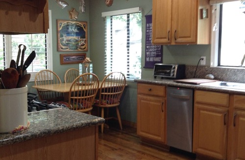 Northeast House | COUPLES OR SINGLE FAMILY ONLY/%100 refund at all times if not happy