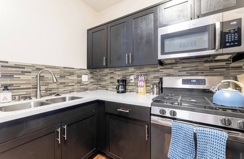Westchester Apartment | Cozy 1-bedroom apartment near LAX and SoFi stadium! Free parking!